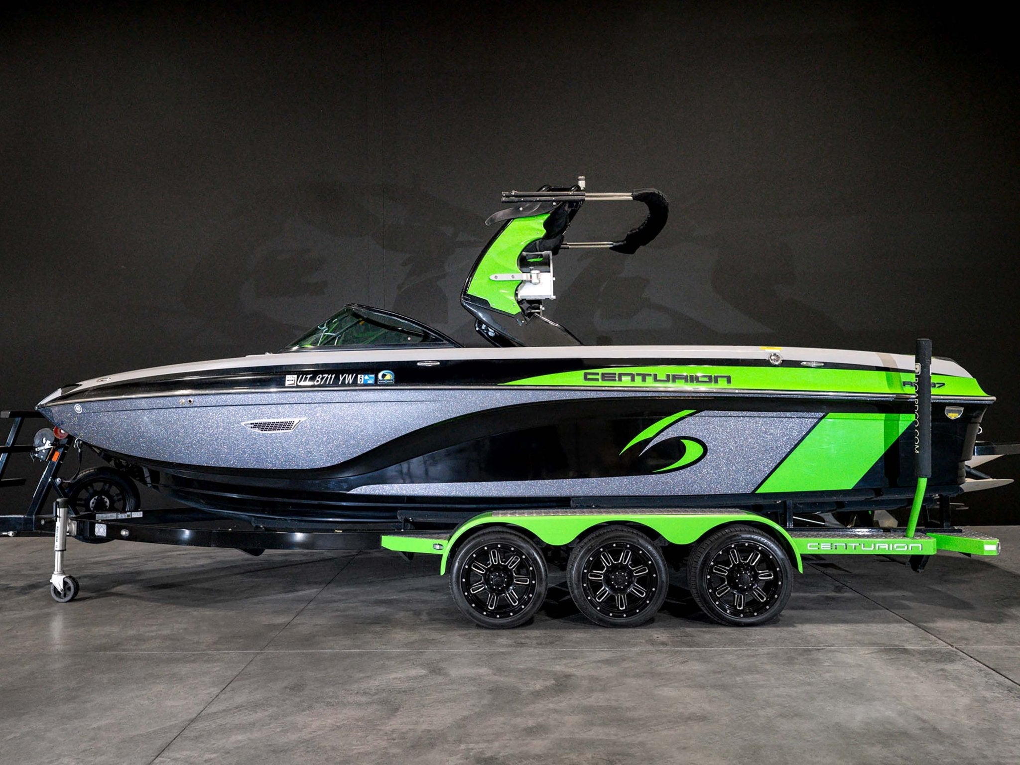 2016 Centurion Ri237 - Onyx Black / Gunmetal Flake / Lime Green - BoardCo Boats