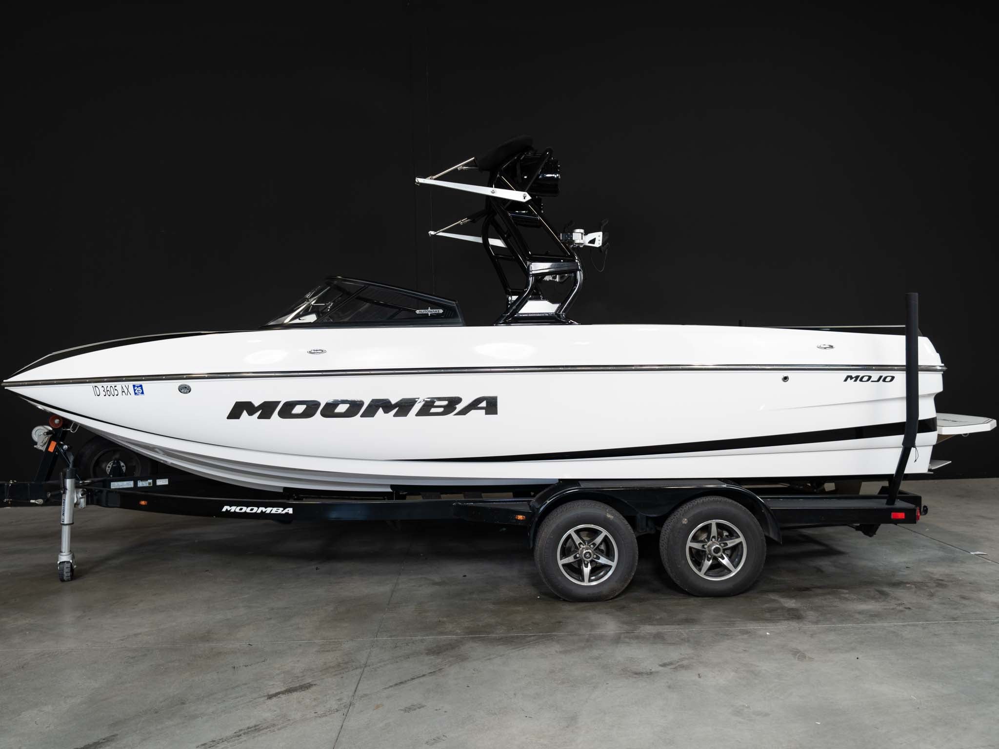 2018 Moomba Mojo - White / Black / Gray - BoardCo Boats
