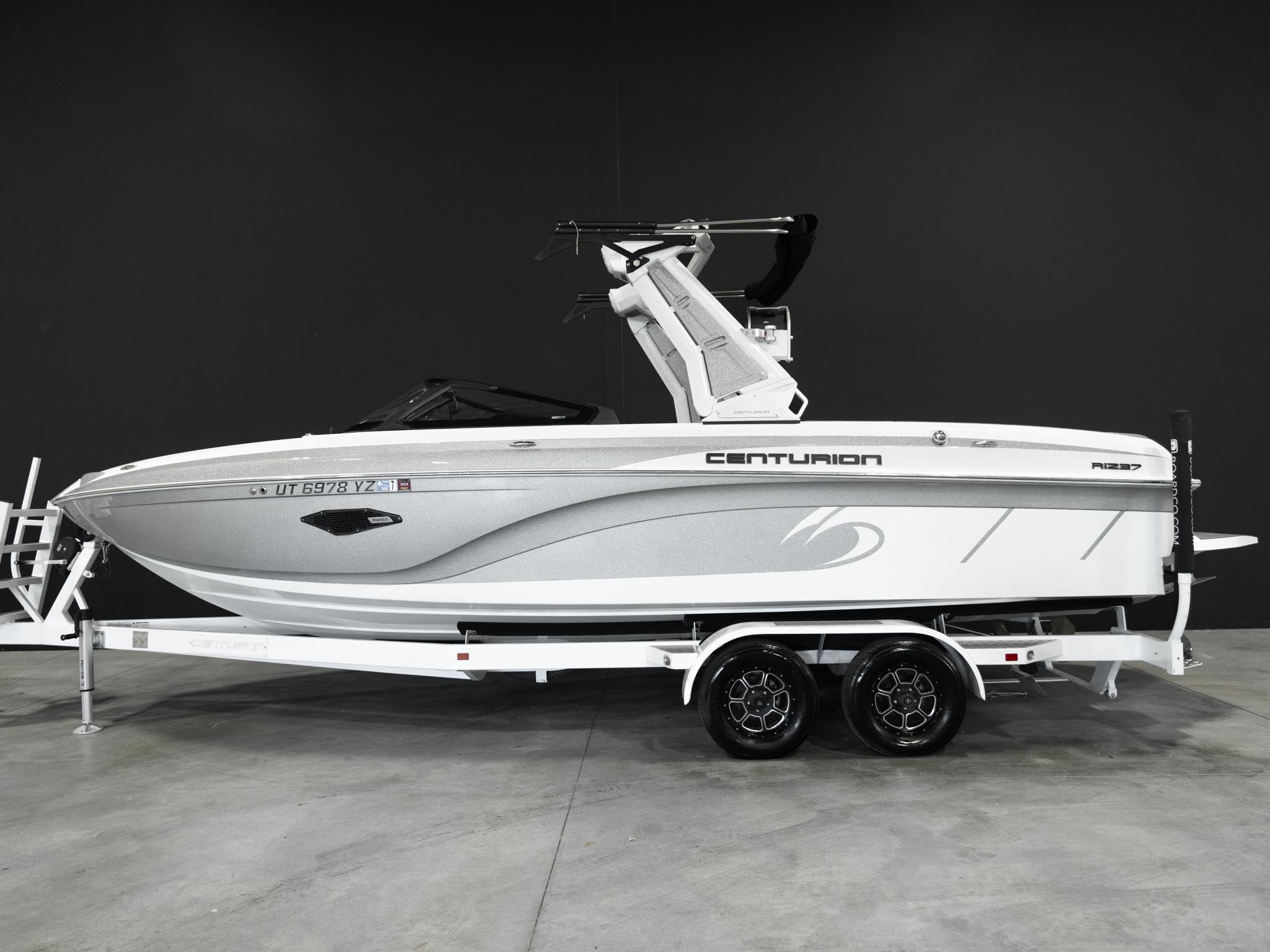 2019 Centurion Ri237 - Silver Flake / White - BoardCo Boats