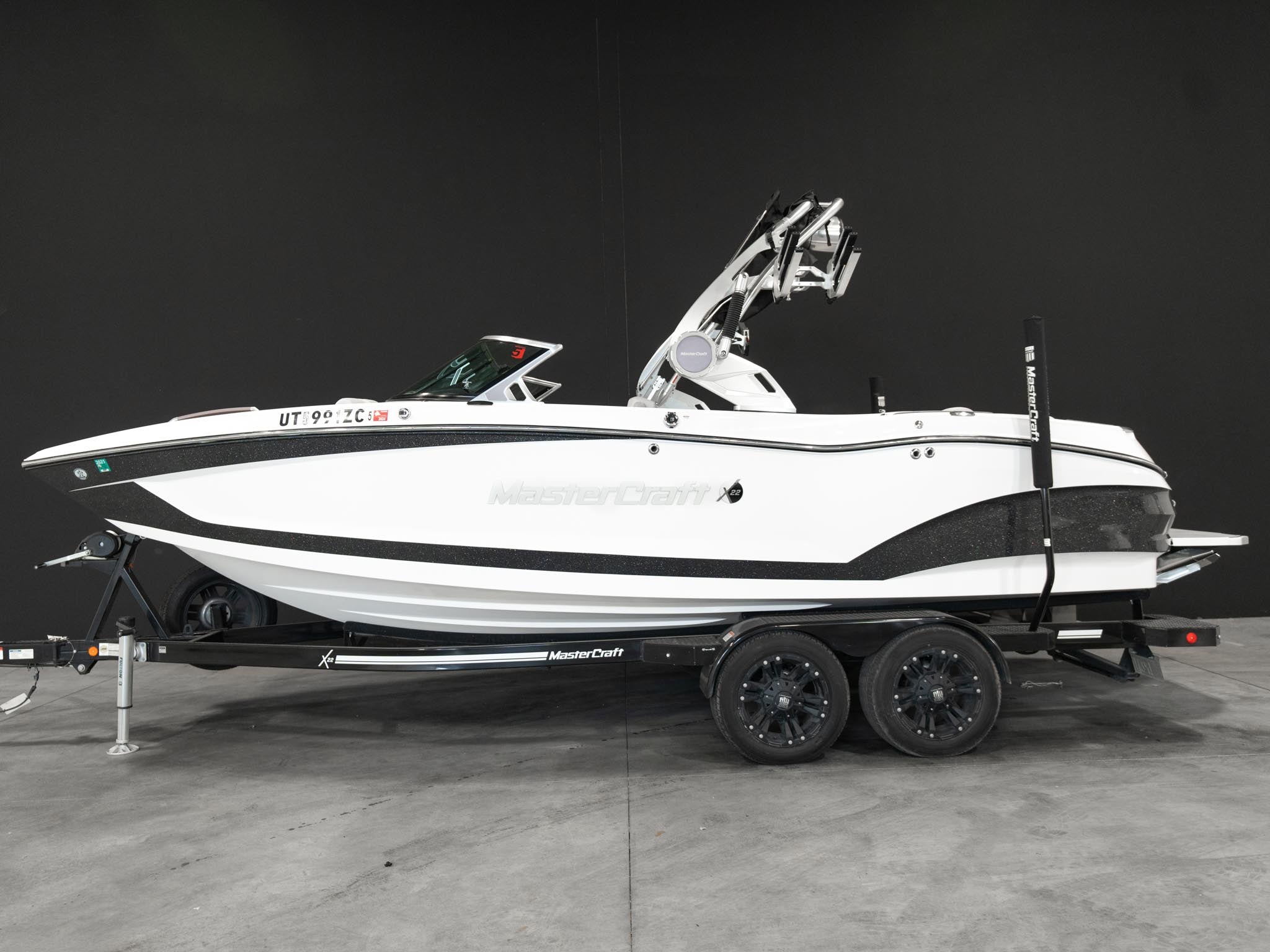 2021 Mastercraft X22 - White / Black Flake - BoardCo Boats