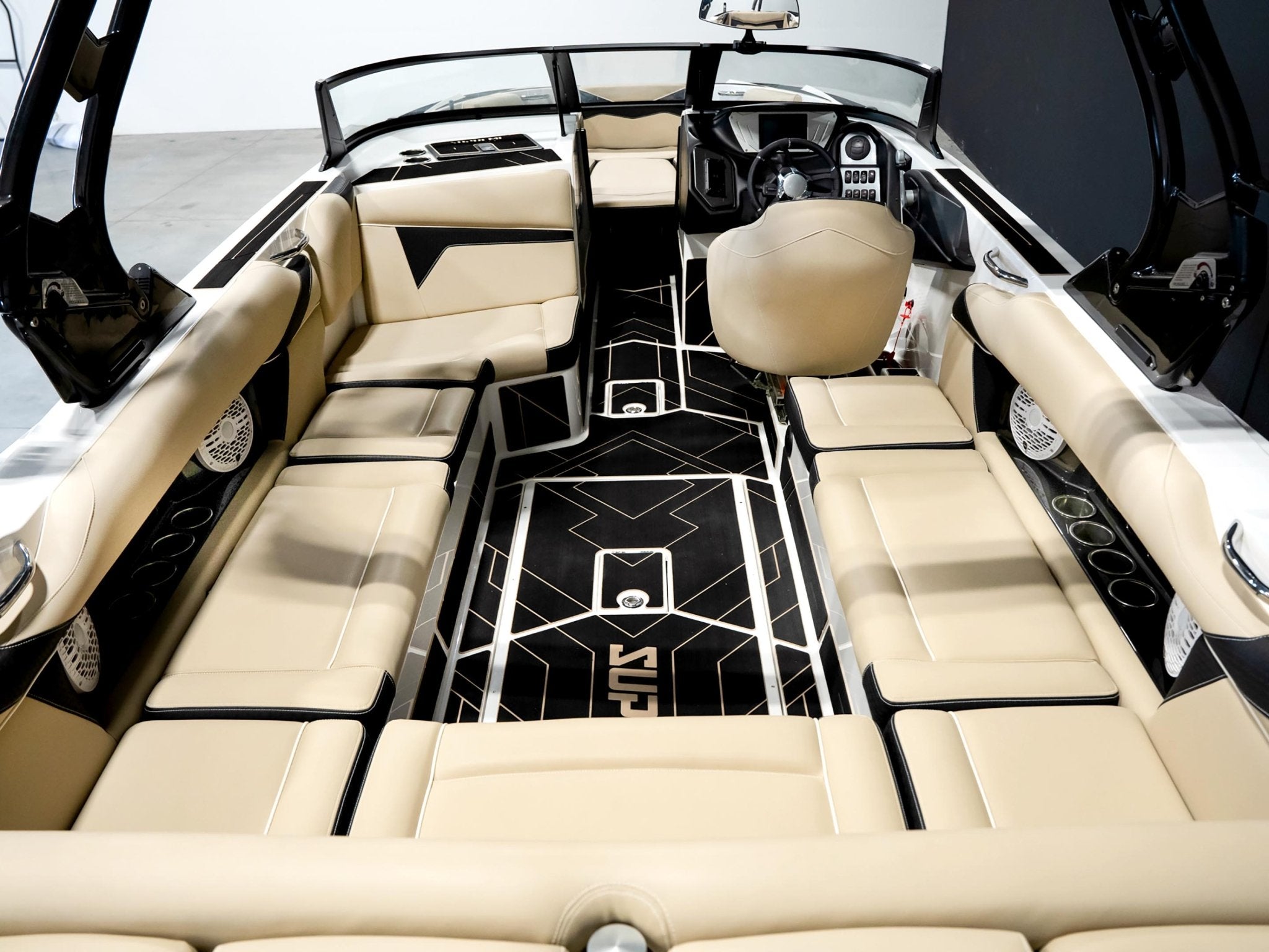 2024 Supreme S240 - White Frost - BoardCo Boats