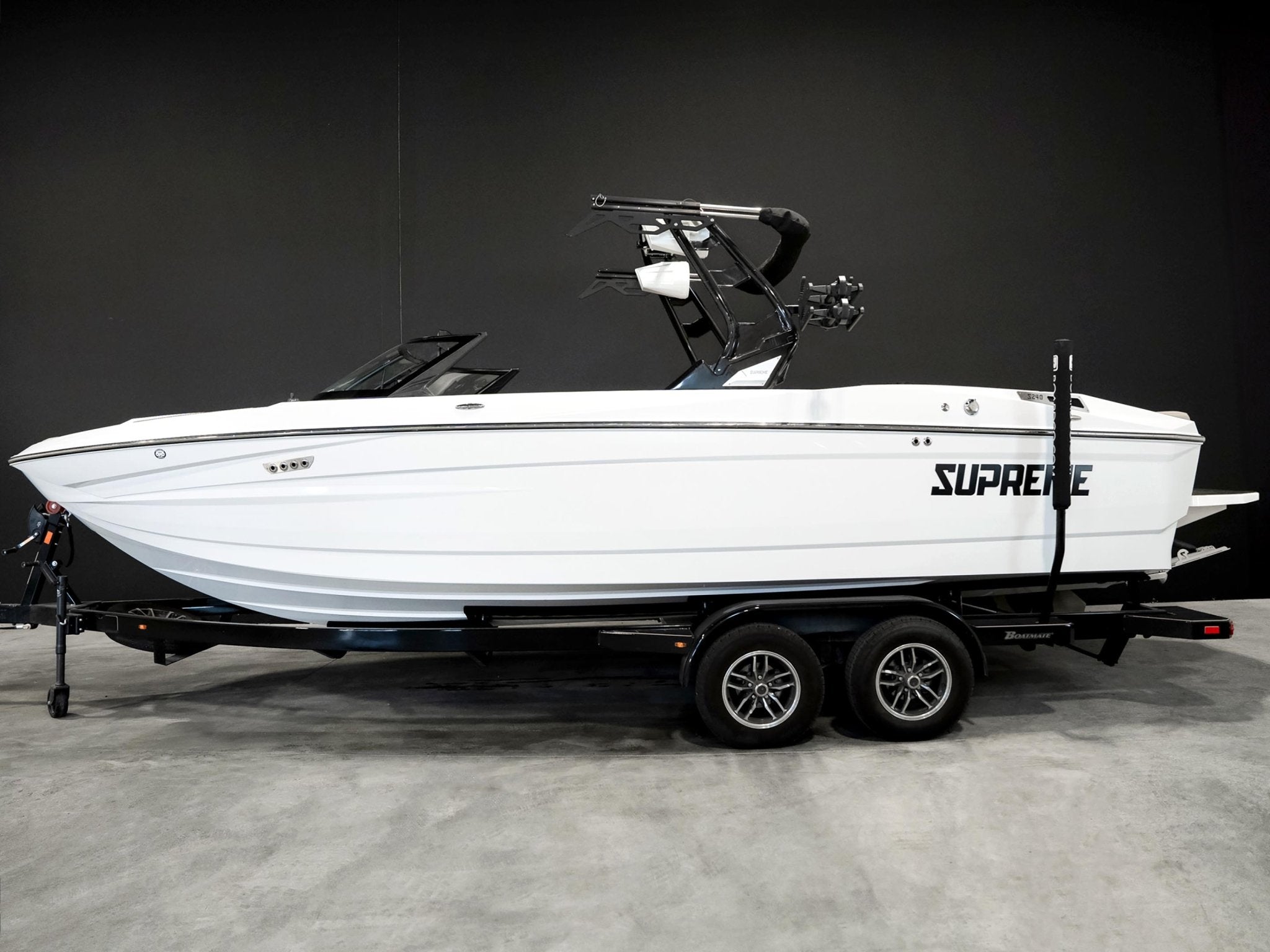 2024 Supreme S240 - White Frost - BoardCo Boats