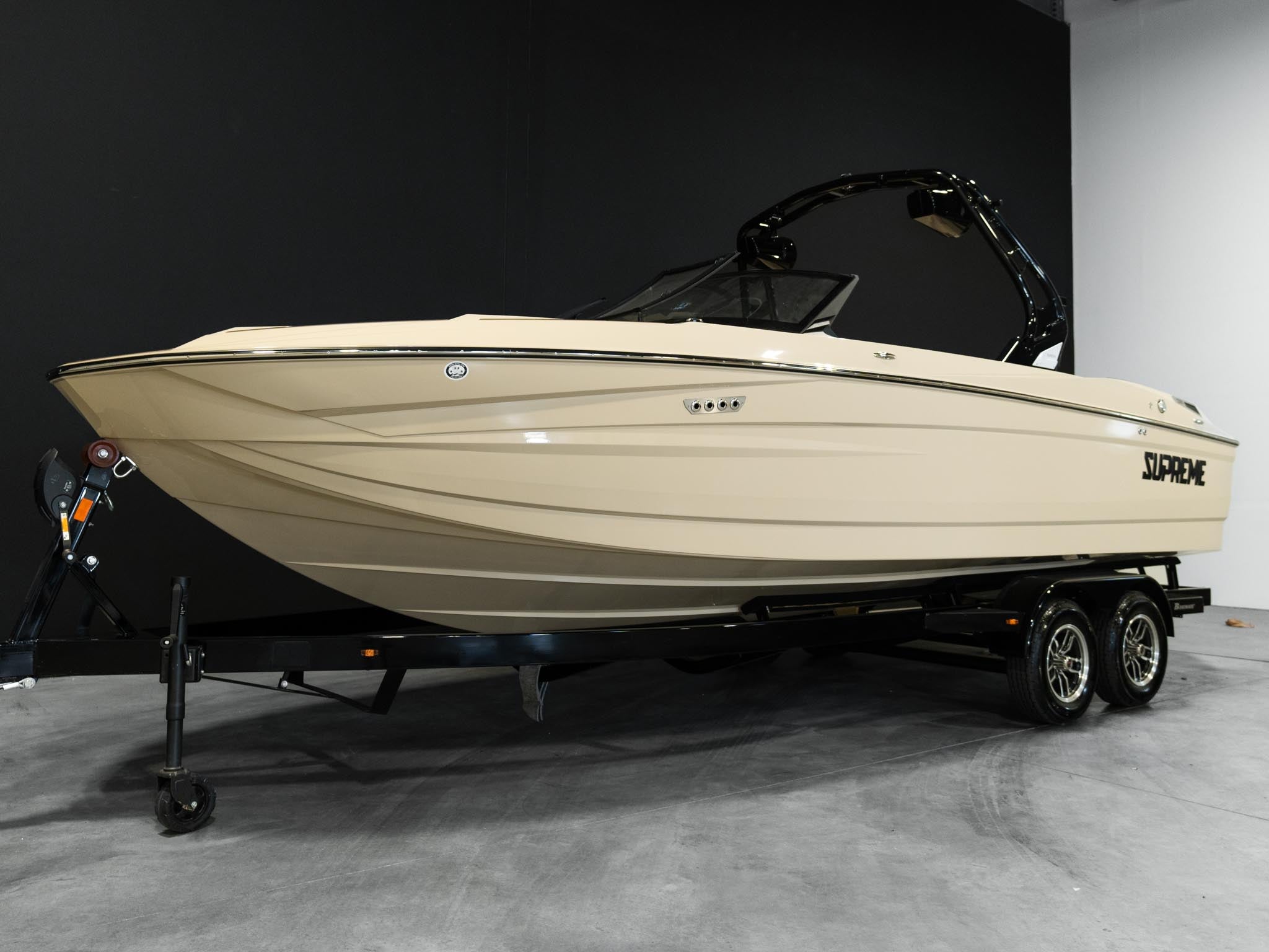 2025 Supreme S240 - Tan - BoardCo Boats