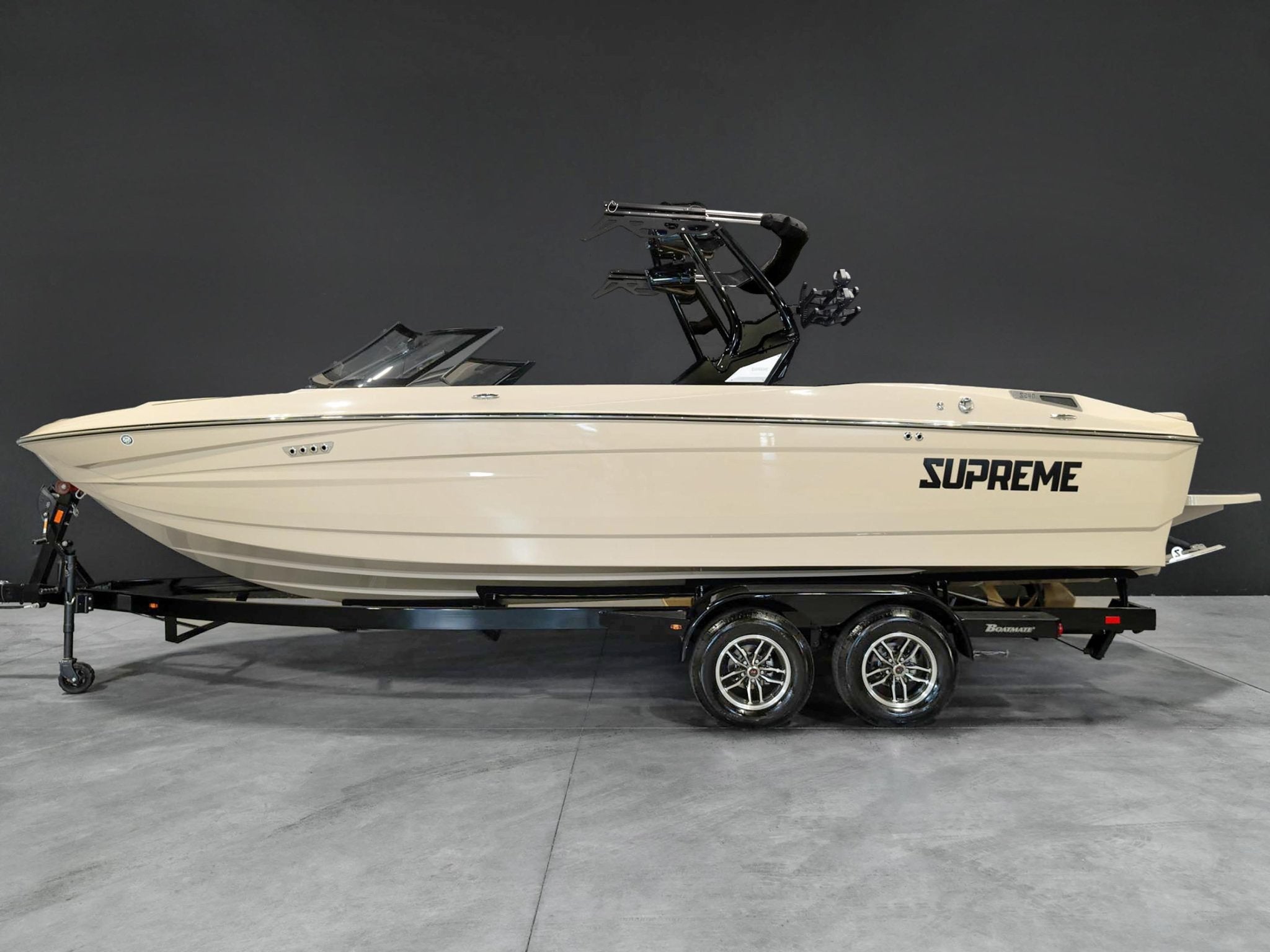 2025 Supreme S240 - Tan / Tan - BoardCo Boats