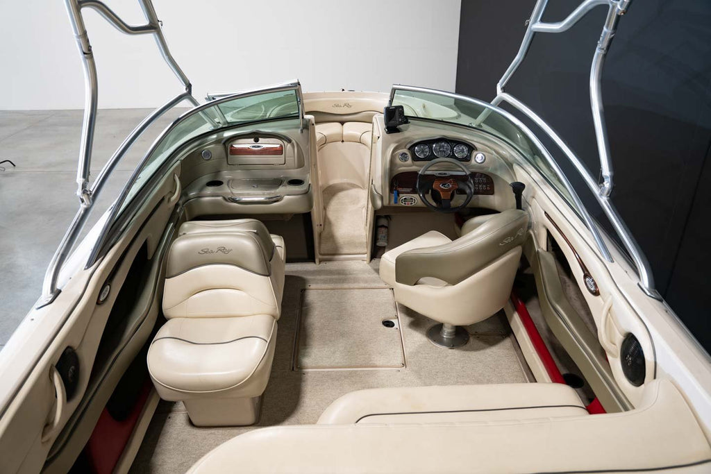 2004 SEA RAY 220 SEL - BoardCo Boats