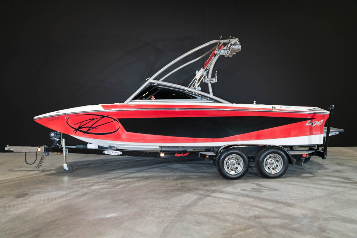 Tige RZ2 2007 | Red / Black / White | BoardCo Boats