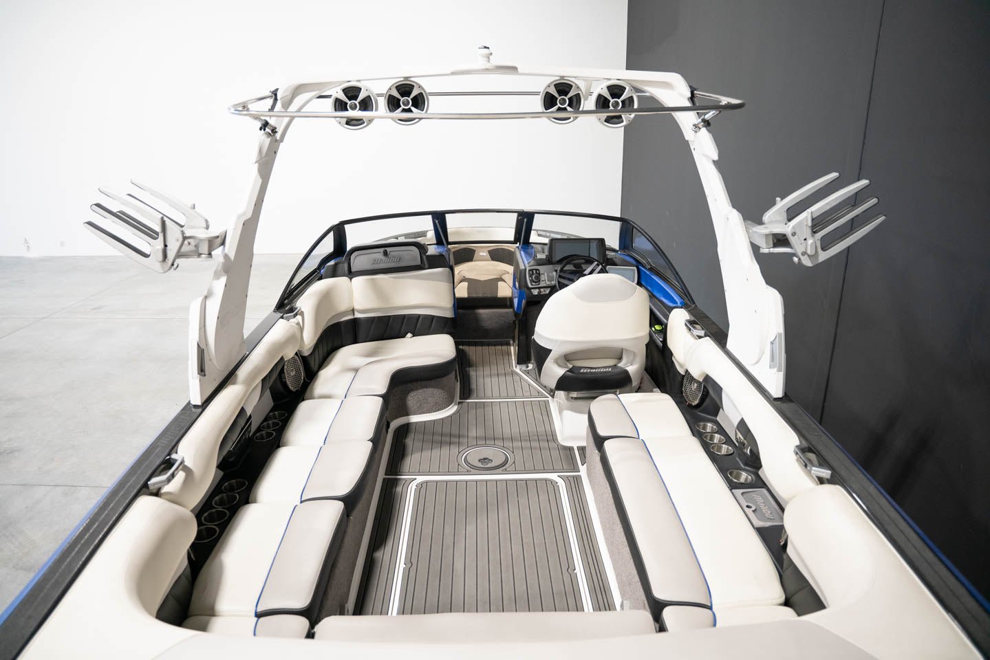 2016 Malibu 25LSV - BoardCo Boats