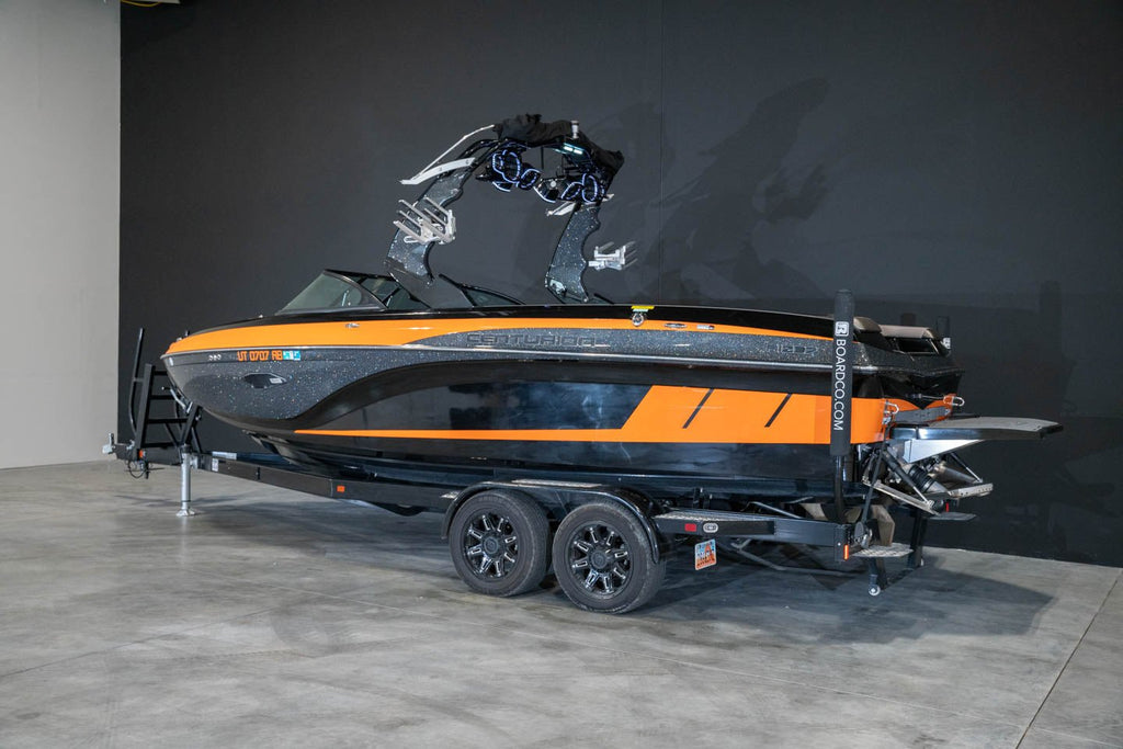 2017 Centurion Ri237 Black Flake / Orange - BoardCo Boats