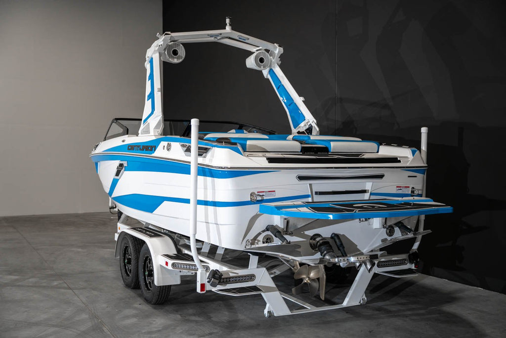 2023 Centurion Ri230 White / Electric Blue - BoardCo Boats