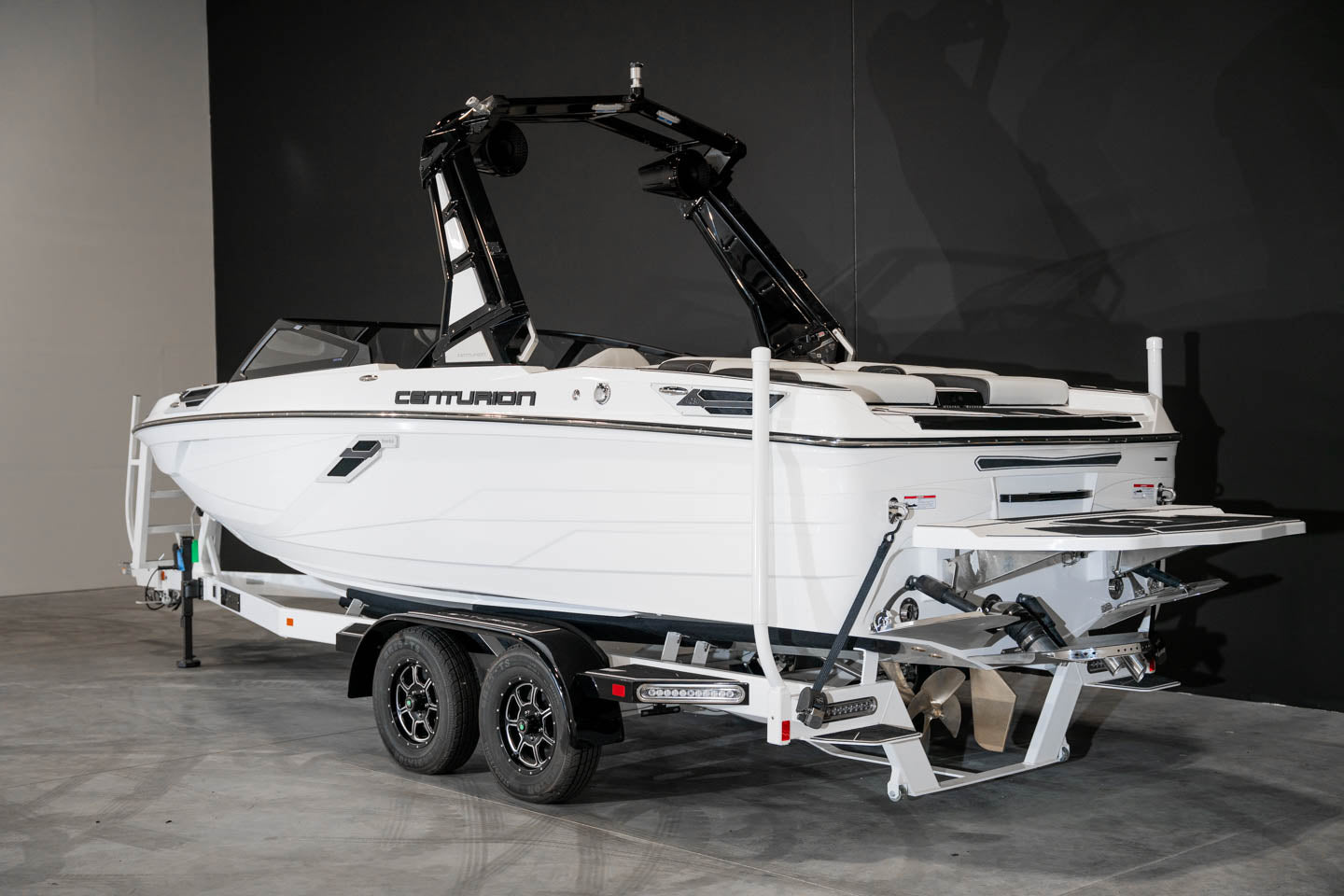 2023 Centurion Ri230 White / White - BoardCo Boats