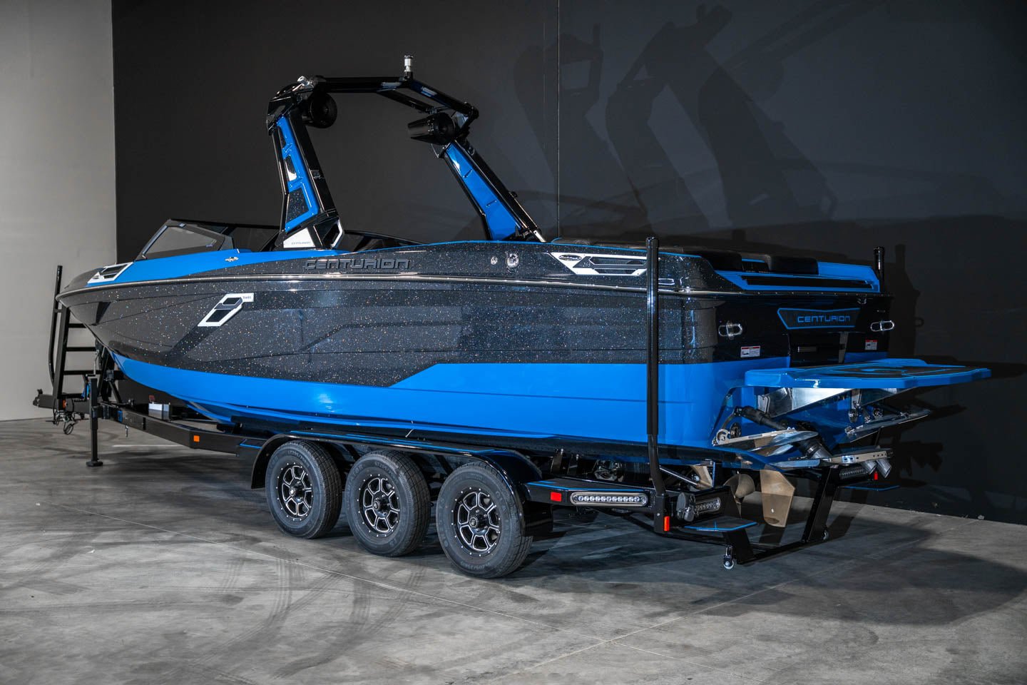 2023 Centurion Ri265 Black Flake / Marina Blue - BoardCo Boats