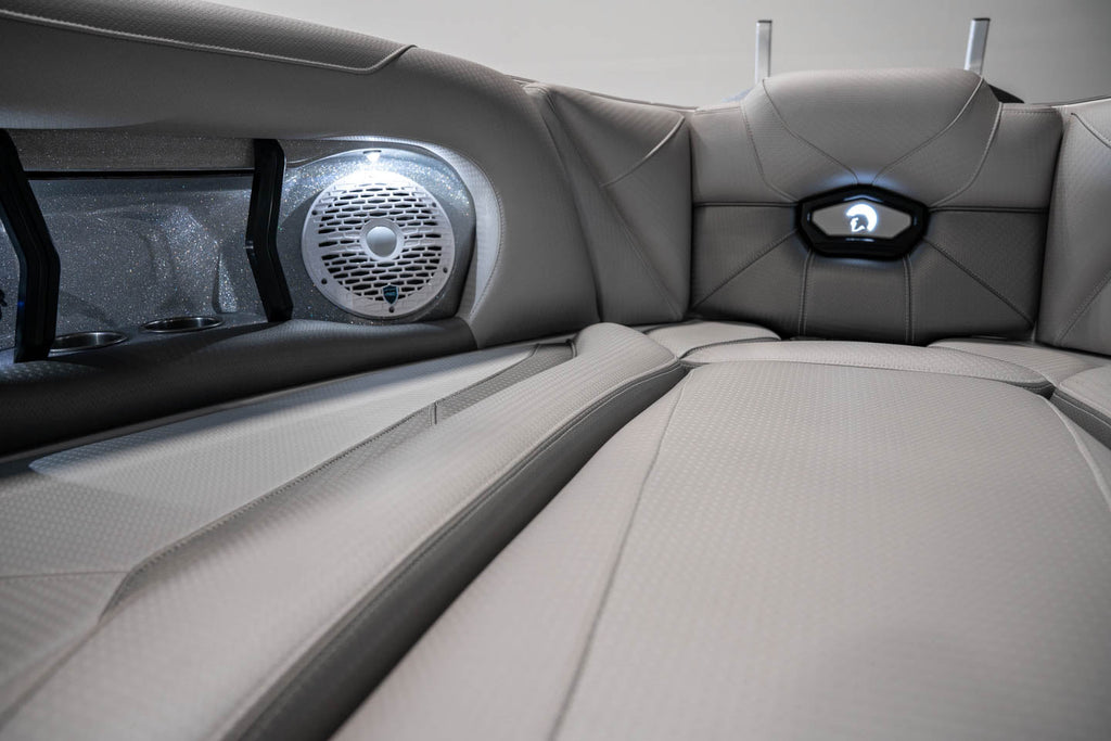 2023 Centurion Ri265 Silver Flake / White - BoardCo Boats