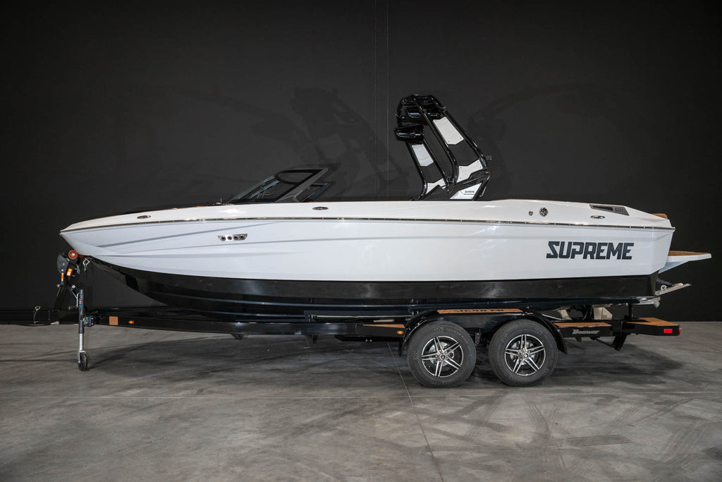 2023 Supreme S220 White / Black - BoardCo Boats