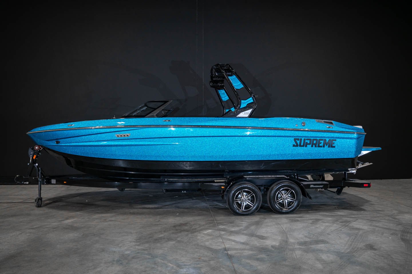 2023 Supreme S240 Bahama Blue Flake / Black - BoardCo Boats